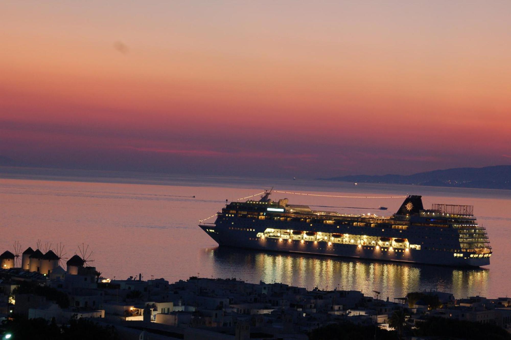 Regal View Hotel Mykonos Town Bagian luar foto