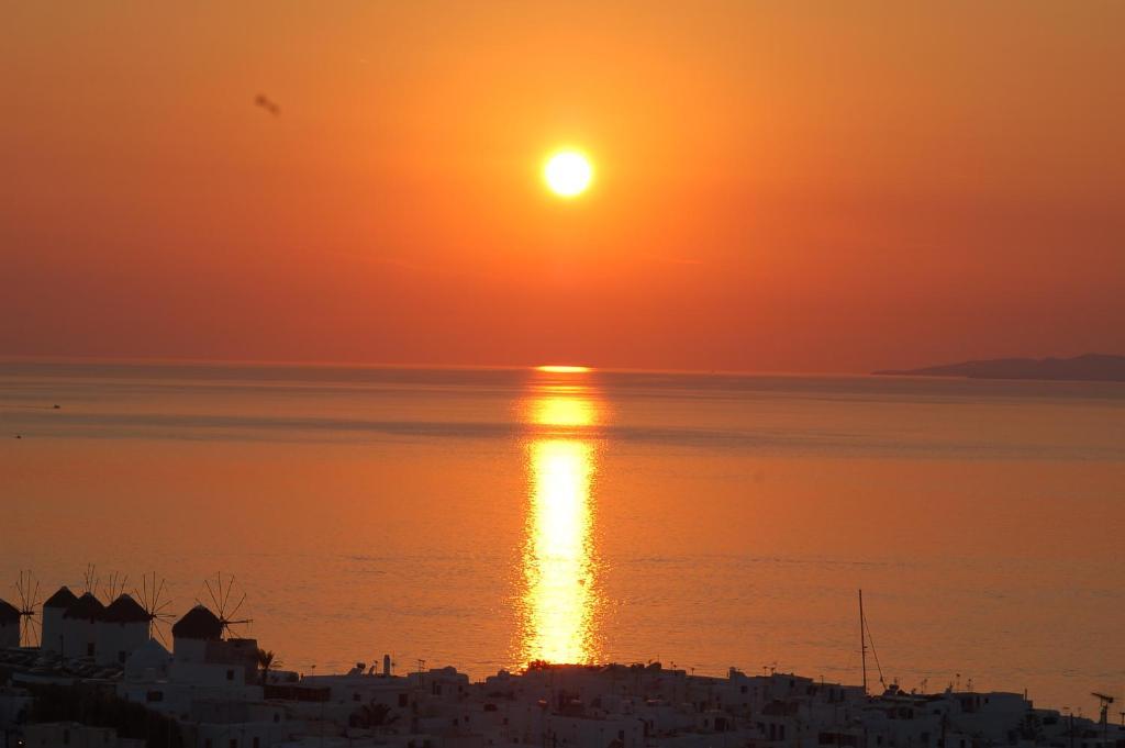 Regal View Hotel Mykonos Town Bagian luar foto